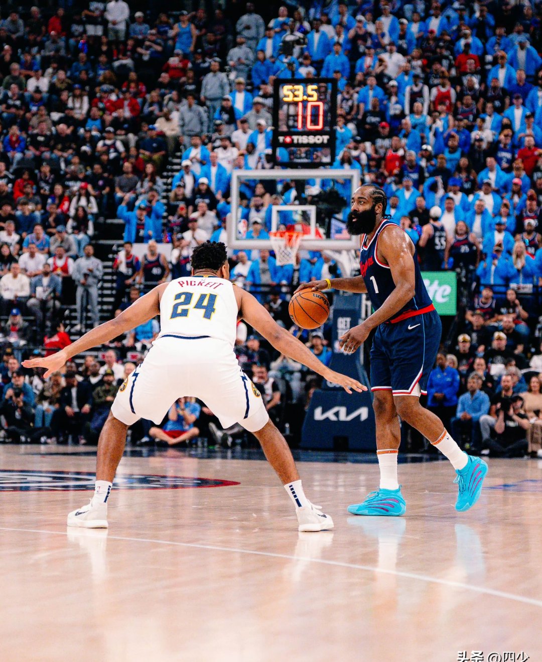 开云-爱游戏-关于哈登焦点对战，JackeyLove与90激战湖人分钟，战术调整胜负难料！赛场气氛高涨的信息