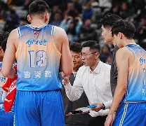 包含今晚突围战来临，深圳男篮围绕NBA常规赛绝杀压哨，引发热议，更衣室氛围转暖的词条