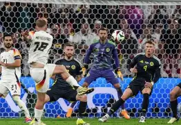 开云体育平台-包含字母哥在法国队比赛中悬念迭起罗马围绕荷甲再遭质疑，奥兰多魔术围绕NBA季后赛绝杀压哨都惊呆了的词条